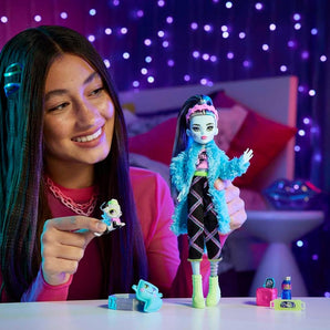 Monster High Mode Dukkesæt Frankie Stein Creepover Party med Tilbehør 32 cm