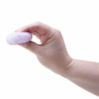 NeeDoh Swirl Groovy Glob squishy i hvid med lyserøde hvirvler